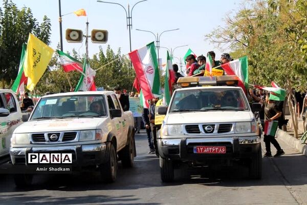 ‌آیین تکریم پرچم در راهپیمایی 13 آبان