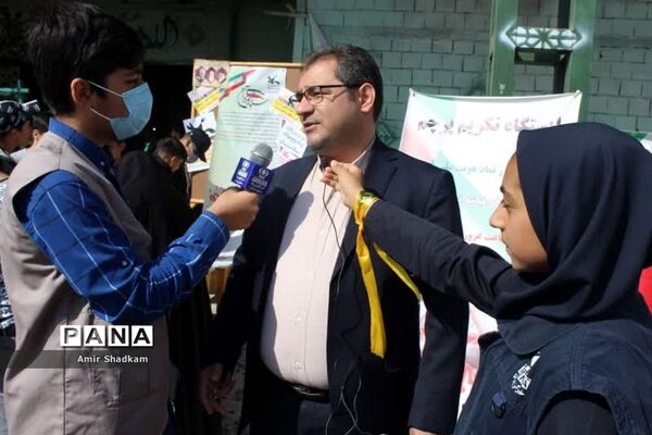 ‌آیین تکریم پرچم در راهپیمایی 13 آبان