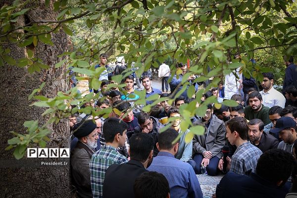 حضور رئیس‌جمهوری در جمع دانش‌آموزان شرکت‌کننده در اردوی «راهیان پیشرفت»