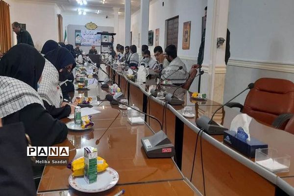 دیدار فرمانده واحدهای بسیج دانش‌آموزی استان بوشهر با فرمانده سپاه امام صادق (ع)