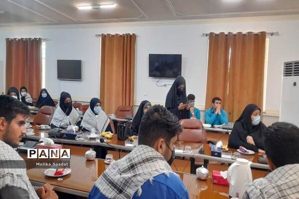 دیدار فرمانده واحدهای بسیج دانش‌آموزی استان بوشهر با فرمانده سپاه امام صادق (ع)