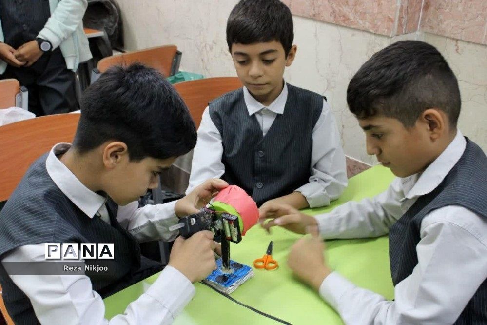 روز بازی و هیجان در مدرسه معلم ناحیه یک بهارستان