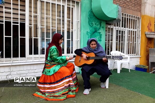 برگزاری مراسم پر شور روز دانش‌آموز توسط دانش‌آموزان در مدرسه محمد عاصمی
