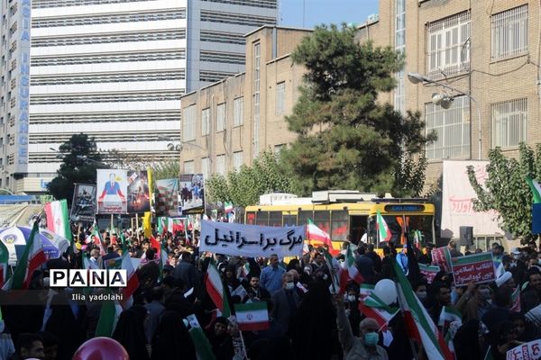 حضور پر‌شور دانش‌آموزان منطقه ۱۰ تهران در راهپیمایی ۱۳ آبان