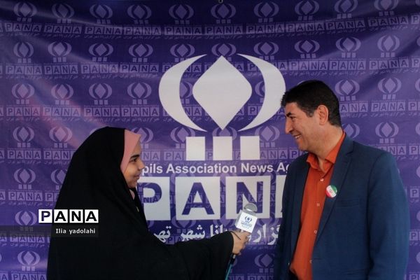 حضور پر‌شور دانش‌آموزان منطقه ۱۰ تهران در راهپیمایی ۱۳ آبان