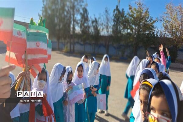 تجدید پیمان دانش‌آموزان شهر سورمق با آرمان‌های انقلاب اسلامی