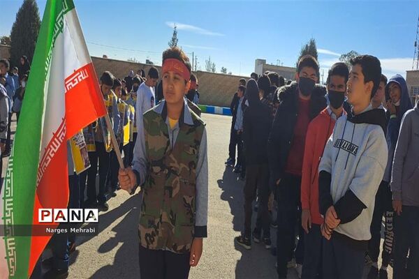 تجدید پیمان دانش‌آموزان شهر سورمق با آرمان‌های انقلاب اسلامی