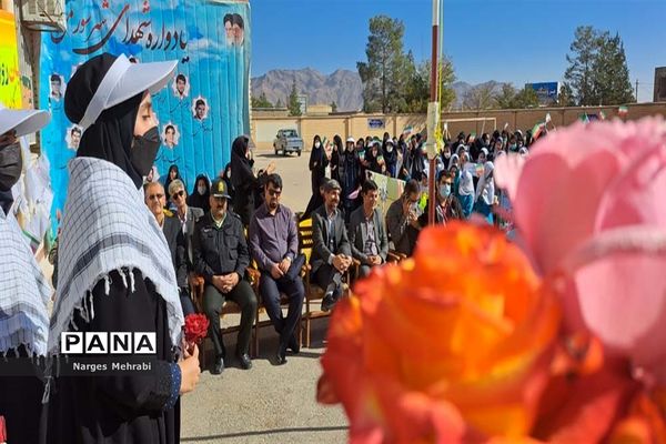 تجدید پیمان دانش‌آموزان شهر سورمق با آرمان‌های انقلاب اسلامی
