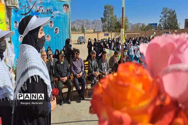 تجدید پیمان دانش‌آموزان شهر سورمق با آرمان‌های انقلاب اسلامی