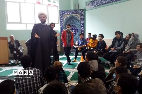 برگزاری جلسات  بصیرتی ویژه نوجوانان در دبیرستان ابن‌سینا رودهن
