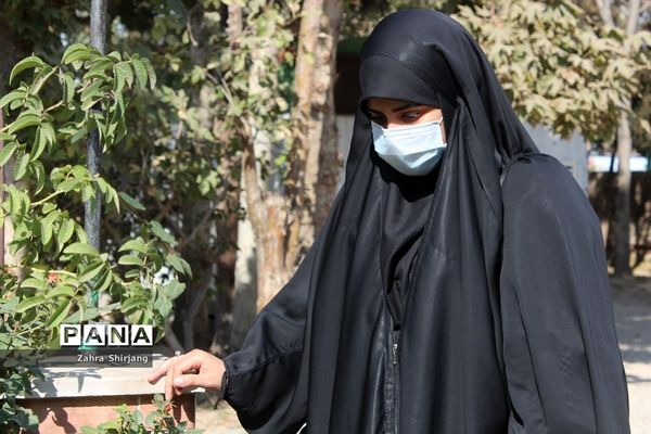 غبارروبی مزار شهدا در بهارستان‌دو