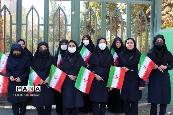 برگزاری پویش تکریم پرچم در بهارستان‌دو