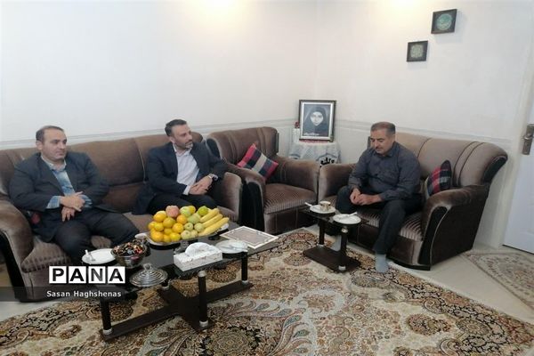 دیدار مدیر آموزش و پرورش اسلامشهر با خانواده معظم شهدا