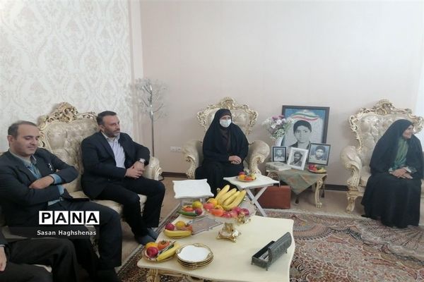دیدار مدیر آموزش و پرورش اسلامشهر با خانواده معظم شهدا