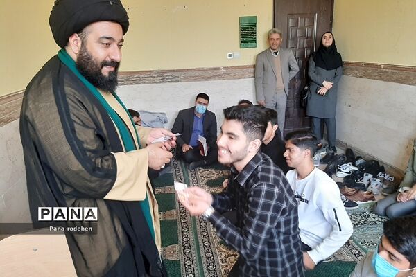 برگزاری جلسات کیفیت‌بخشی تربیتی مدیران مدارس در رودهن