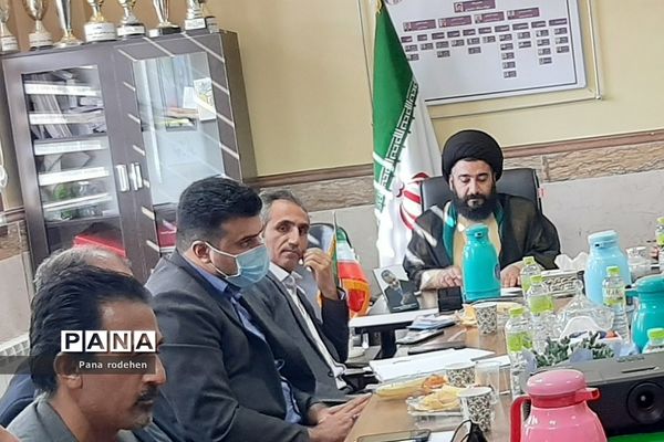 برگزاری جلسات کیفیت‌بخشی تربیتی مدیران مدارس در رودهن