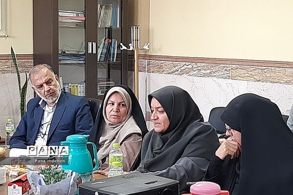 برگزاری جلسات کیفیت‌بخشی تربیتی مدیران مدارس در رودهن