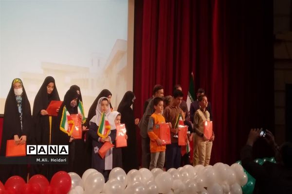 تقدیر از برگزیدگان جشنواره ایران قوی و قداست پرچم