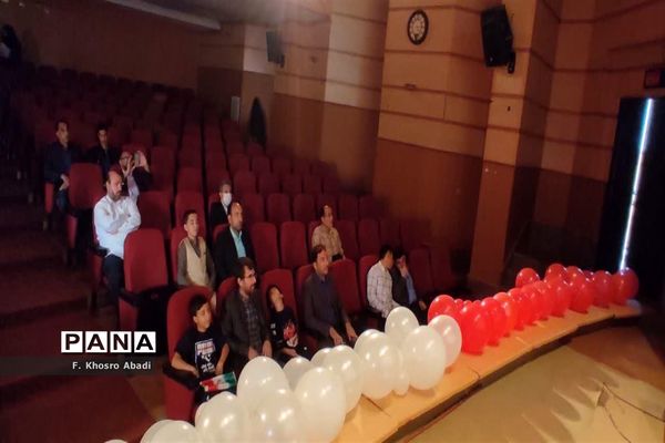 تقدیر از برگزیدگان جشنواره ایران قوی و قداست پرچم