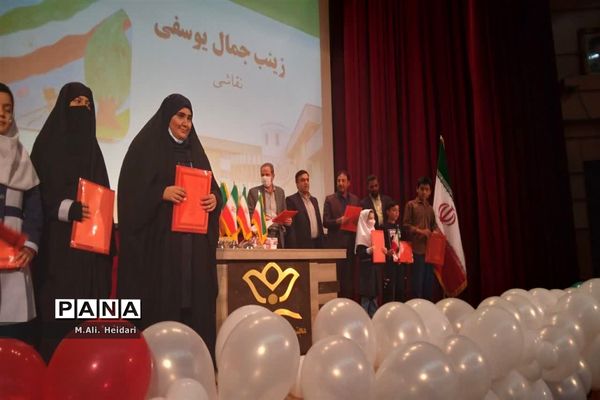 تقدیر از برگزیدگان جشنواره ایران قوی و قداست پرچم