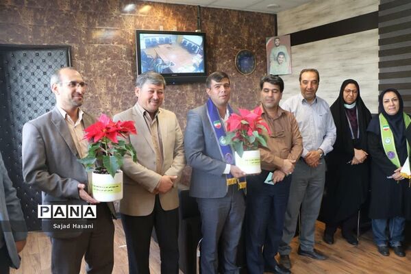 تجلیل از مسئولان سازمان دانش‌آموزی به‌مناسبت هفته بسیج