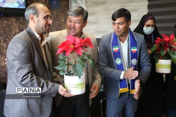 تجلیل از مسئولان سازمان دانش‌آموزی به‌مناسبت هفته بسیج