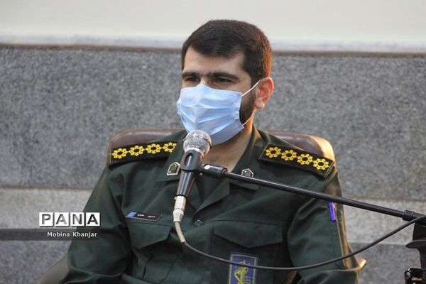 دیدار جمعی از مسئولان واحدهای مقاومت بسیج دانش‌آموزی با نماینده ولی فقیه و امام جمعه بوشهر