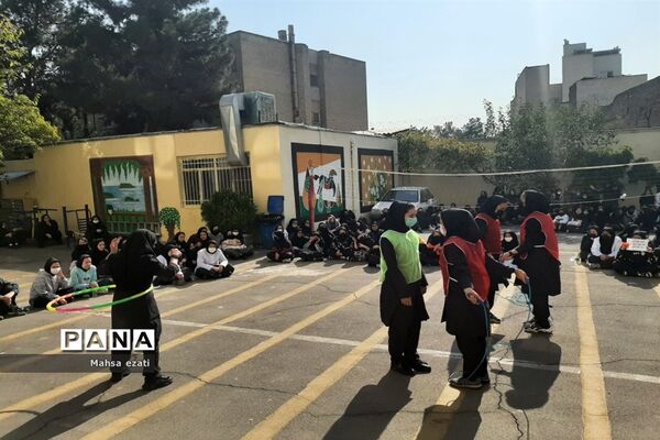 اجرای مسابقات ورزشی در هنرستان سمیه به‌ مناسبت گرامیداشت روز دانش‌آموز