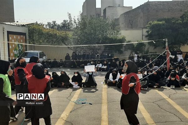 اجرای مسابقات ورزشی در هنرستان سمیه به‌ مناسبت گرامیداشت روز دانش‌آموز