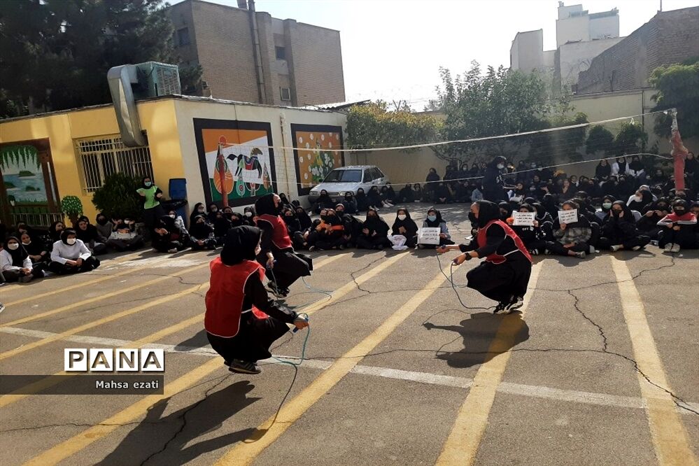 اجرای مسابقات ورزشی در هنرستان سمیه به‌ مناسبت گرامیداشت روز دانش‌آموز