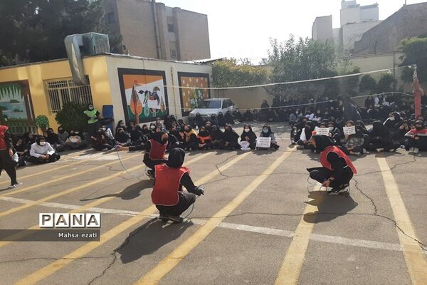 اجرای مسابقات ورزشی در هنرستان سمیه به‌ مناسبت گرامیداشت روز دانش‌آموز