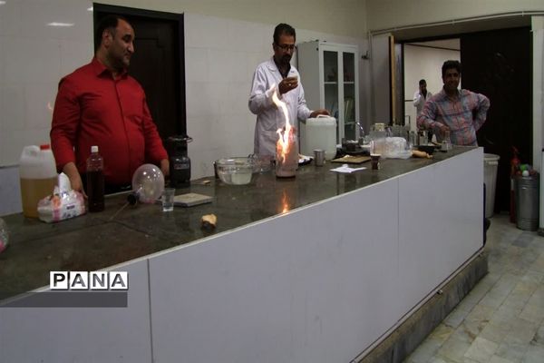 گرامیداشت روز آزمایشگاه در مدارس قم