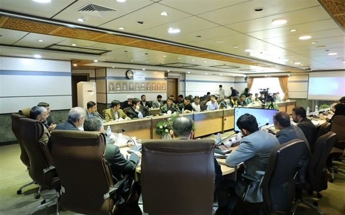 نشست صمیمی استاندار قم با نمایندگان تشکل‌های دانش‌آموزی