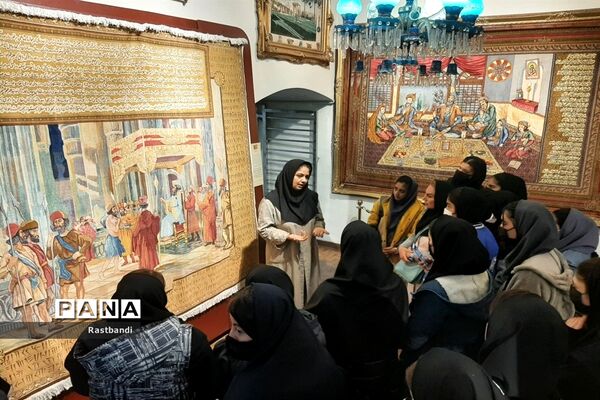 بازدید دانش‌آموزان هنرستان سمیه منطقه ۱۴ از موزه فرش رسام