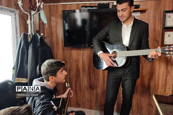کشف استعدادهای موسیقی در مدرسه متوسطه اول البرز رودهن