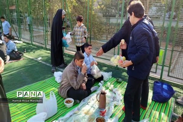 اردوی درون‌مدرسه‌ای دانش‌آموزان آموزشگاه شهید‌احمد کاظمی اسلامشهر