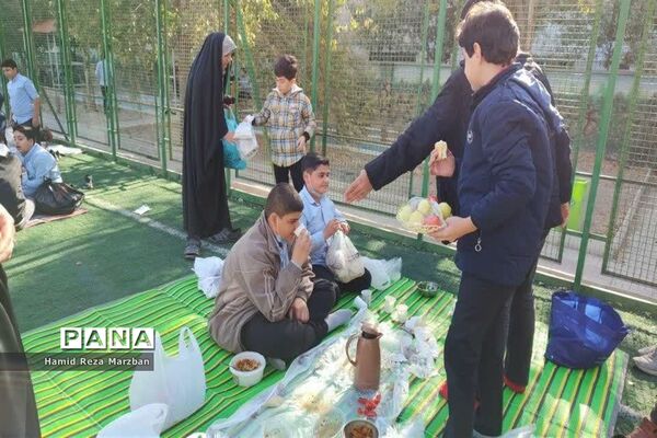 اردوی درون‌مدرسه‌ای دانش‌آموزان آموزشگاه شهید‌احمد کاظمی اسلامشهر
