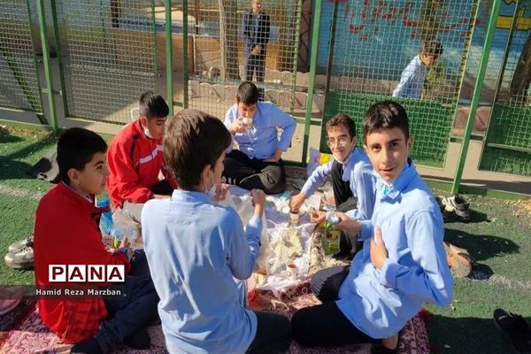 اردوی درون‌مدرسه‌ای دانش‌آموزان آموزشگاه شهید‌احمد کاظمی اسلامشهر