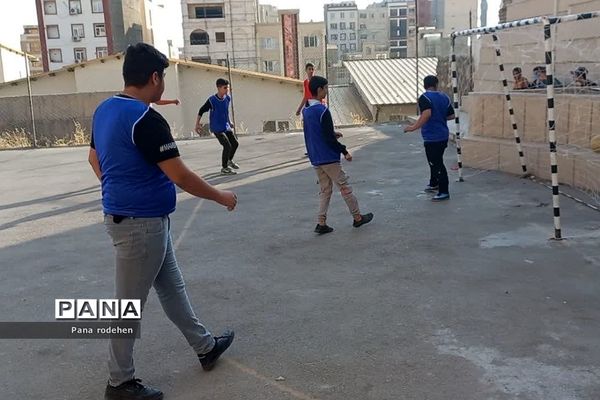 مسابقات فوتبال جام مدافعان امنیت در هنرستان چمران رودهن