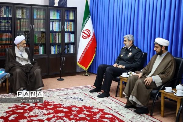 دیدار دریادار فرمانده دانشگاه علوم دریایی امام خمینی نوشهر با نماینده ولی فقیه