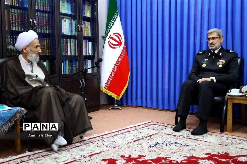 دیدار دریادار فرمانده دانشگاه علوم دریایی امام خمینی نوشهر با نماینده ولی فقیه
