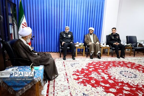 دیدار دریادار فرمانده دانشگاه علوم دریایی امام خمینی نوشهر با نماینده ولی فقیه