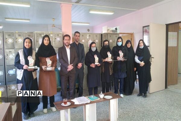 بازدید سرپرست اداره آموزش و پرورش قائمشهر از هنرستان شاهد