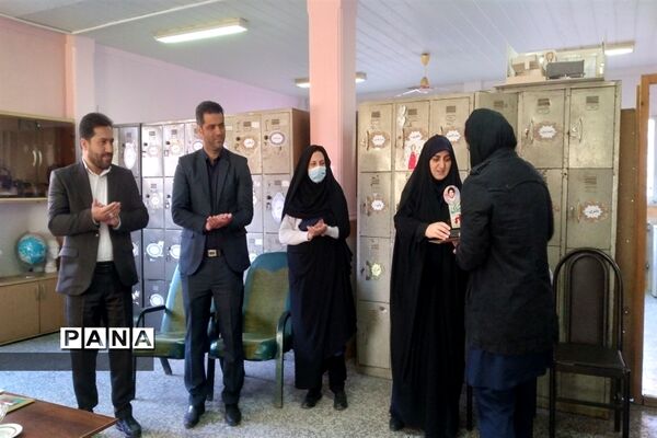 بازدید سرپرست اداره آموزش و پرورش قائمشهر از هنرستان شاهد