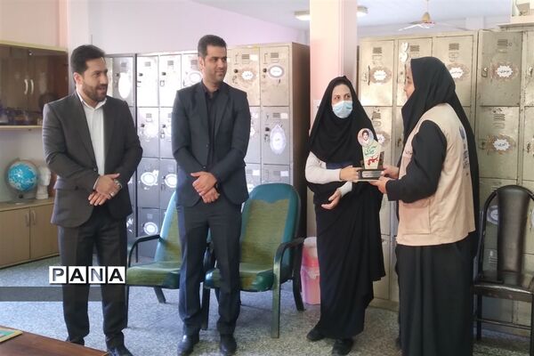 بازدید سرپرست اداره آموزش و پرورش قائمشهر از هنرستان شاهد
