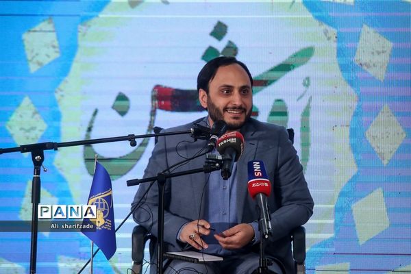 حضور علی بهادری جهرمی در همایش اتحادیه انجمن‌های اسلامی دانش‌آموزان