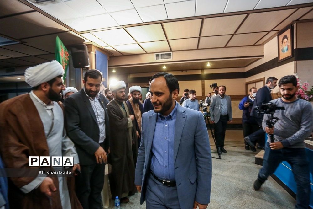 حضور علی بهادری جهرمی در همایش اتحادیه انجمن‌های اسلامی دانش‌آموزان