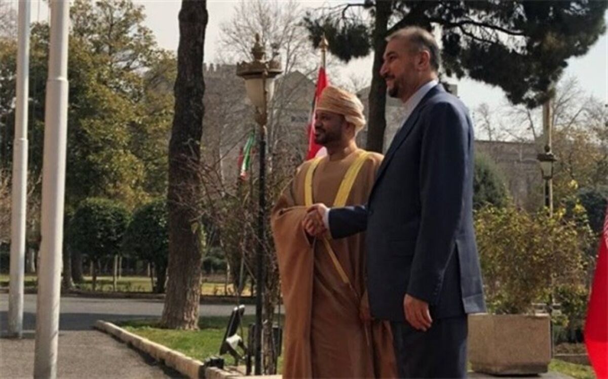 گفت‌وگوی وزرای خارجه ایران و عمان درباره مذاکرات لغو تحریم‌ها