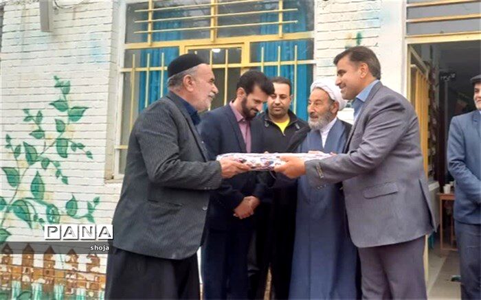 تجلیل از خیر مدرسه‌ساز در  دبستان شهدای شرودان و کروچ