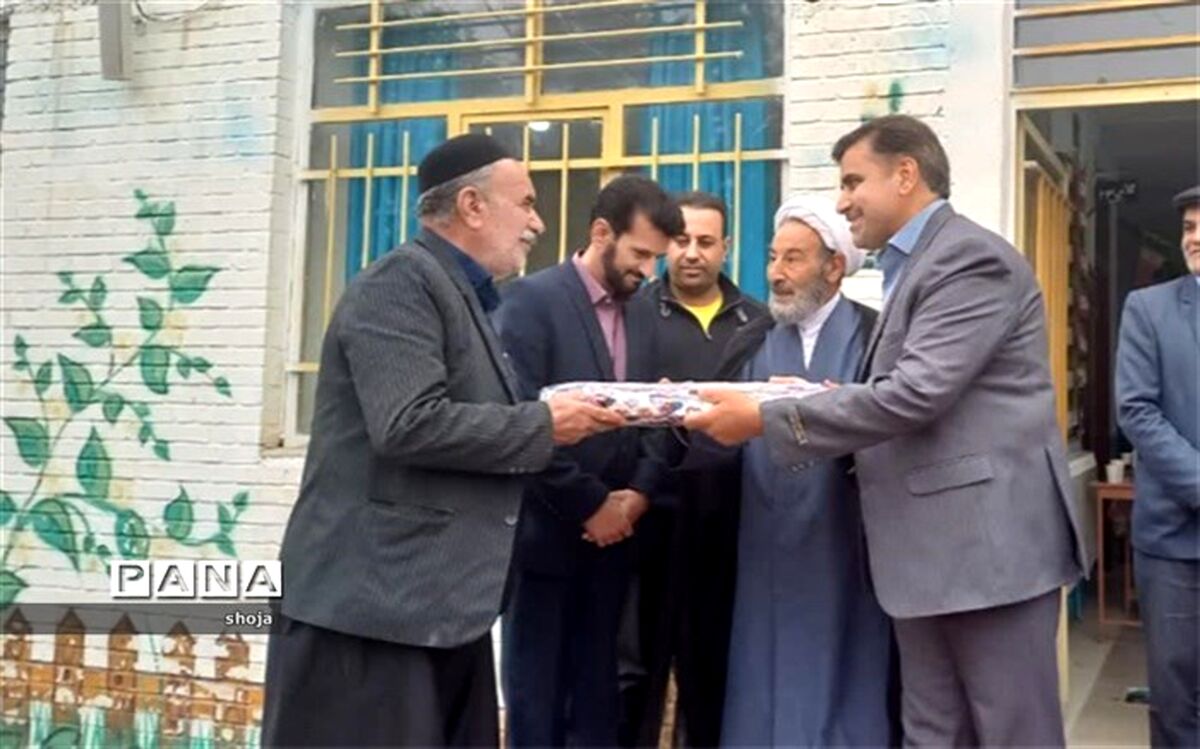 تجلیل از خیر مدرسه‌ساز در  دبستان شهدای شرودان و کروچ
